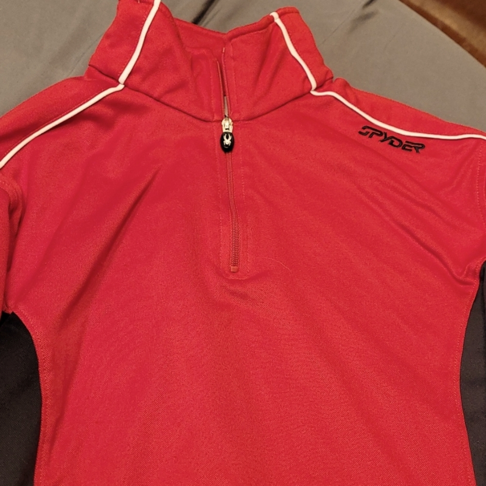 Long sleeved athletic shirt